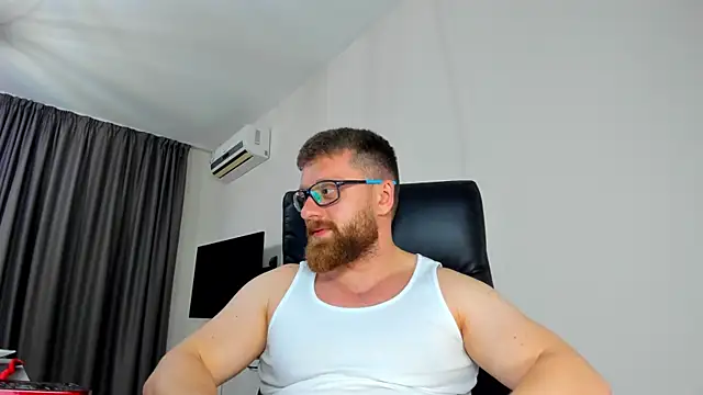 Snapshot of Findom_guy chatting on 04/24/26, 06:21 Findom guy online show from 04/24/26, 06:21
