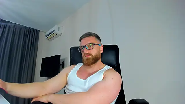 Snapshot of Findom_guy chatting on 04/28/26, 11:21 Findom guy online show from 04/28/26, 11:21