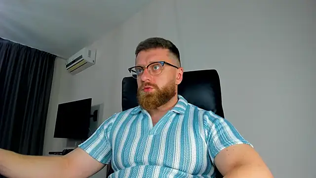 Snapshot of Findom_guy chatting on 04/29/26, 05:30 Findom guy online show from 04/29/26, 05:30