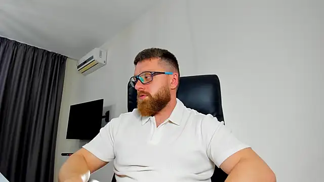 Snapshot of Findom_guy chatting on 05/04/26, 05:20 Findom guy online show from 05/04/26, 05:20