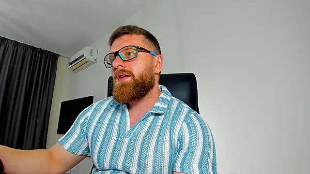 Snapshot of Findom_guy chatting on 05/07/26, 06:24 Findom guy online show from 05/07/26, 06:24