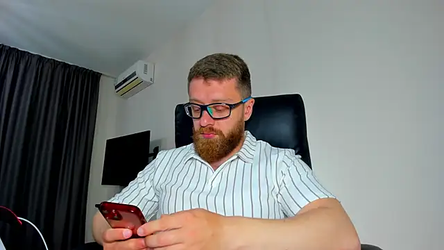 Snapshot of Findom_guy chatting on 05/10/26, 10:42 Findom guy online show from 05/10/26, 10:42