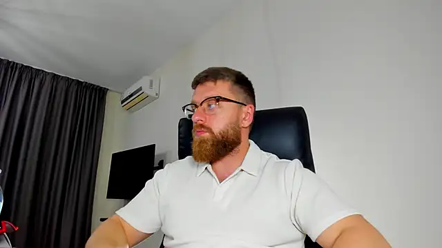 Snapshot of Findom_guy chatting on 05/11/26, 05:43 Findom guy online show from 05/11/26, 05:43