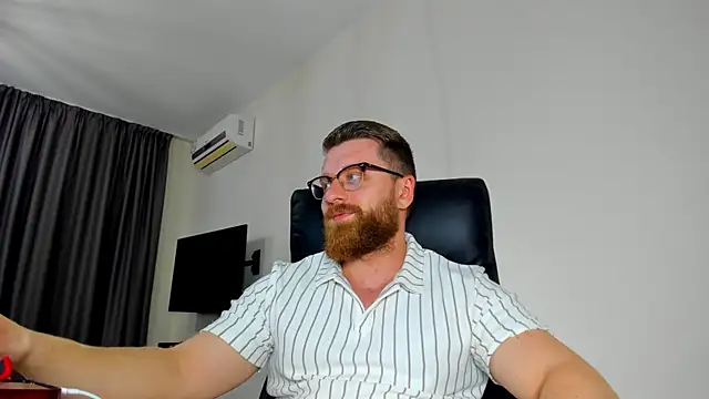 Snapshot of Findom_guy chatting on 05/16/26, 04:50 Findom guy online show from 05/16/26, 04:50