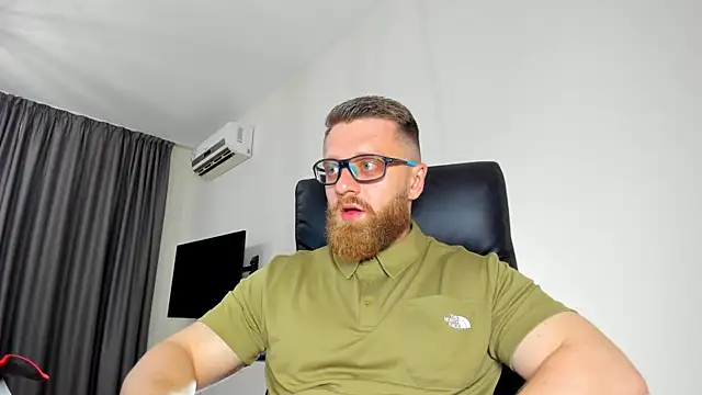 Snapshot of Findom_guy chatting on 05/20/26, 03:51 Findom guy online show from 05/20/26, 03:51