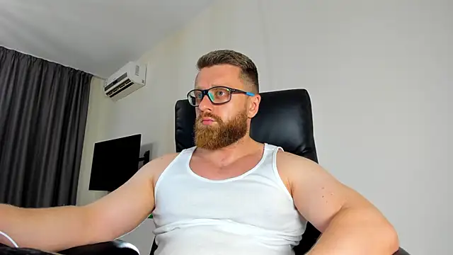Snapshot of Findom_guy chatting on 05/28/26, 12:19 Findom guy online show from 05/28/26, 12:19