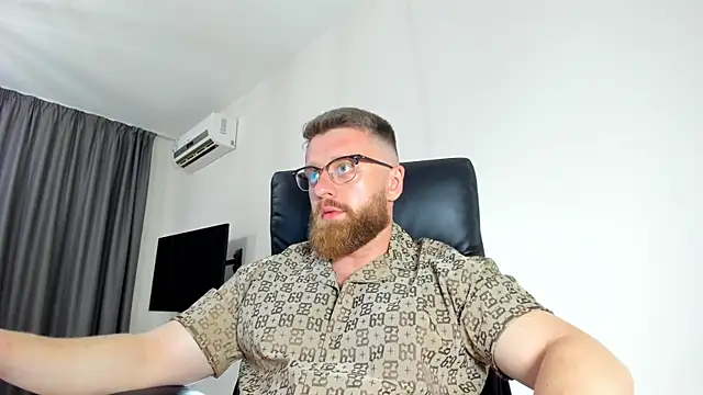 Snapshot of Findom_guy chatting on 05/28/26, 04:59 Findom guy online show from 05/28/26, 04:59