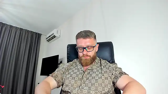 Snapshot of Findom_guy chatting on 05/29/26, 07:45 Findom guy online show from 05/29/26, 07:45