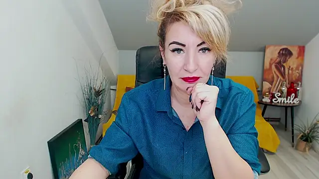 Cassandra Hotty online show from 02/04/25, 04:26