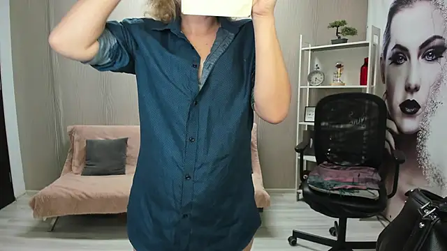 Cassandra Hotty online show from 03/26/26, 04:18