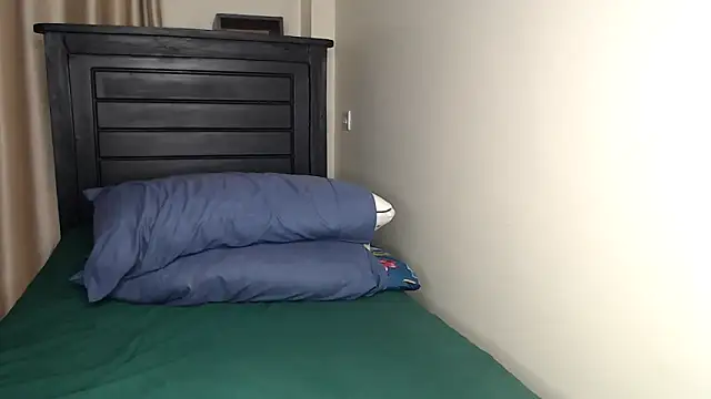 NIKKIE LOVE online show from 10/28/25, 01:36