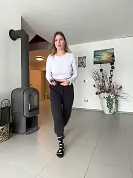 Snapshot of secretcrazy69 chatting on 01/06/25, 12:57 secretcrazy69 online show from 01/06/25, 12:57