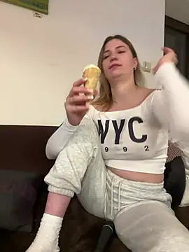 Snapshot of secretcrazy69 chatting on 01/21/25, 05:30 secretcrazy69 online show from 01/21/25, 05:30