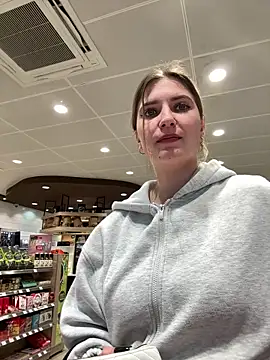 Snapshot of secretcrazy69 chatting on 02/05/25, 09:29 secretcrazy69 online show from 02/05/25, 09:29