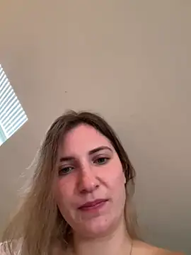 Snapshot of secretcrazy69 chatting on 02/09/25, 02:40 secretcrazy69 online show from 02/09/25, 02:40