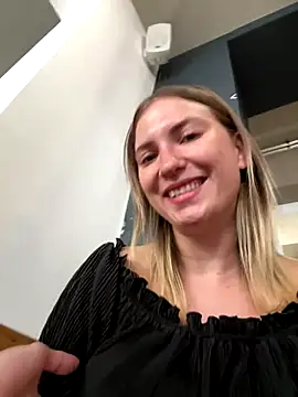 Snapshot of secretcrazy69 chatting on 09/13/25, 10:37 secretcrazy69 online show from 09/13/25, 10:37