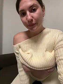 Snapshot of secretcrazy69 chatting on 09/26/25, 02:43 secretcrazy69 online show from 09/26/25, 02:43