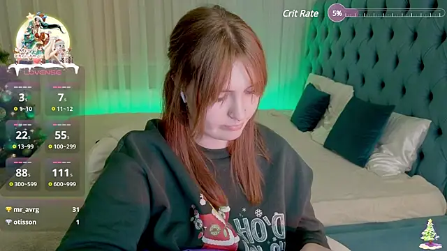 Snapshot of _Chlo__e chatting on 12/25/24, 10:27  Chlo  e online show from 12/25/24, 10:27