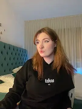 Snapshot of _Chlo__e chatting on 02/08/25, 12:38  Chlo  e online show from 02/08/25, 12:38
