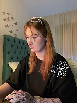 Snapshot of _Chlo__e chatting on 02/15/25, 09:59  Chlo  e online show from 02/15/25, 09:59