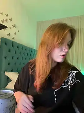 Snapshot of _Chlo__e chatting on 02/19/25, 09:36  Chlo  e online show from 02/19/25, 09:36