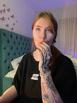 Snapshot of _Chlo__e chatting on 03/13/25, 11:27  Chlo  e online show from 03/13/25, 11:27