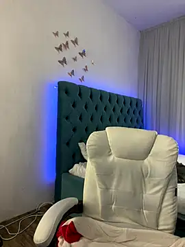 Snapshot of _Chlo__e chatting on 09/12/25, 12:05  Chlo  e online show from 09/12/25, 12:05