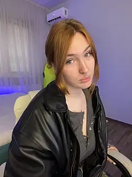 Snapshot of _Chlo__e chatting on 10/02/25, 11:28  Chlo  e online show from 10/02/25, 11:28