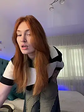 Snapshot of _Chlo__e chatting on 10/24/25, 10:55  Chlo  e online show from 10/24/25, 10:55