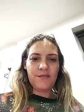 Snapshot of Mia_Hampton chatting on 01/18/25, 04:04 Mia Hampton online show from 01/18/25, 04:04