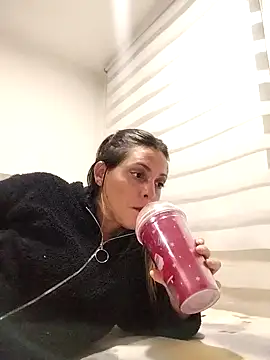 Snapshot of Mia_Hampton chatting on 02/08/25, 12:49 Mia Hampton online show from 02/08/25, 12:49