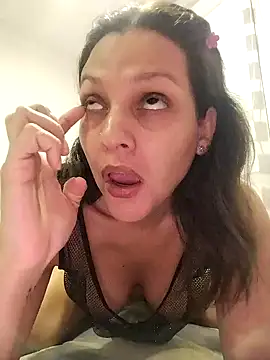 Snapshot of Mia_Hampton chatting on 02/19/25, 01:18 Mia Hampton online show from 02/19/25, 01:18