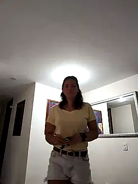 Snapshot of Mia_Hampton chatting on 03/04/25, 09:11 Mia Hampton online show from 03/04/25, 09:11