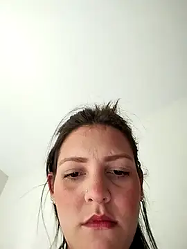 Snapshot of Mia_Hampton chatting on 03/21/25, 05:45 Mia Hampton online show from 03/21/25, 05:45