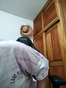 Snapshot of Mia_Hampton chatting on 09/17/25, 07:48 Mia Hampton online show from 09/17/25, 07:48