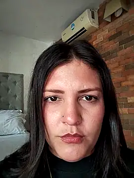 Snapshot of Mia_Hampton chatting on 10/04/25, 06:39 Mia Hampton online show from 10/04/25, 06:39