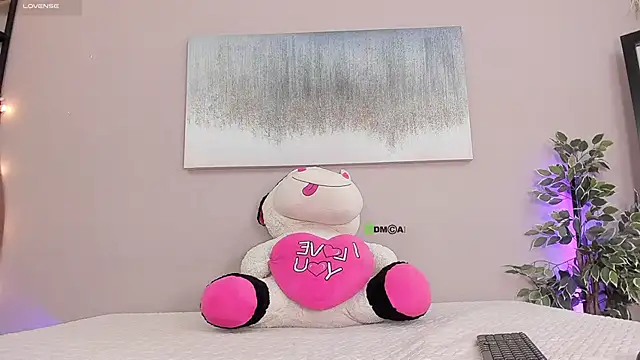 Briana Wells  online show from 10/28/25, 01:36