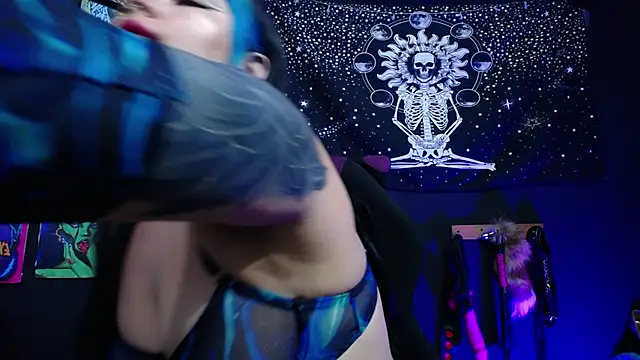 Snapshot of Yourmadame_P chatting on 12/16/24, 11:50 Yourmadame P online show from 12/16/24, 11:50