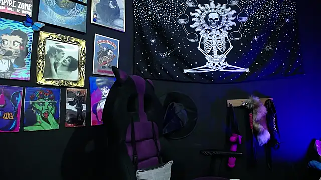 Snapshot of Yourmadame_P chatting on 12/22/24, 12:28 Yourmadame P online show from 12/22/24, 12:28