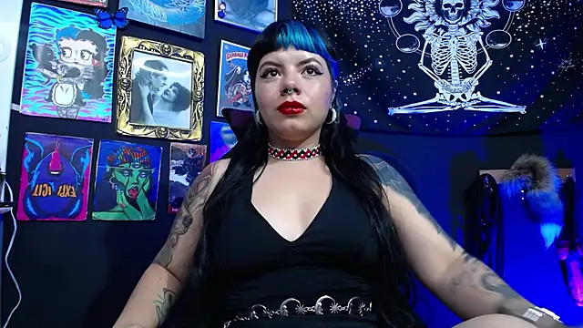 Snapshot of Yourmadame_P chatting on 01/17/25, 01:47 Yourmadame P online show from 01/17/25, 01:47