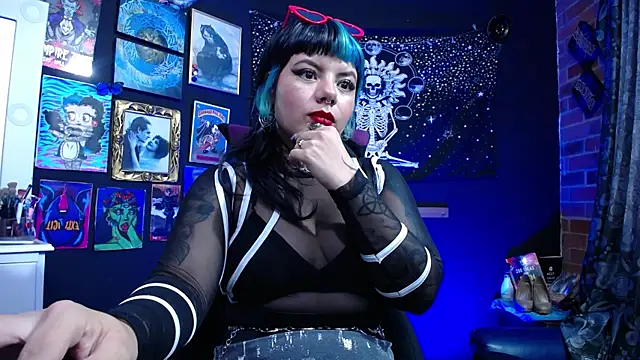 Snapshot of Yourmadame_P chatting on 01/28/25, 09:40 Yourmadame P online show from 01/28/25, 09:40