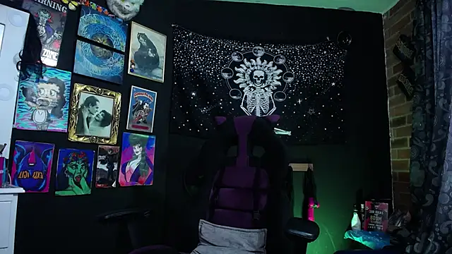 Snapshot of Yourmadame_P chatting on 02/07/25, 08:10 Yourmadame P online show from 02/07/25, 08:10