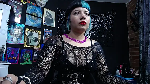 Snapshot of Yourmadame_P chatting on 02/11/25, 05:40 Yourmadame P online show from 02/11/25, 05:40