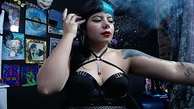 Snapshot of Yourmadame_P chatting on 02/19/25, 06:21 Yourmadame P online show from 02/19/25, 06:21