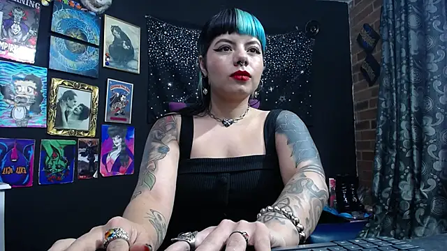 Snapshot of Yourmadame_P chatting on 03/04/25, 08:16 Yourmadame P online show from 03/04/25, 08:16