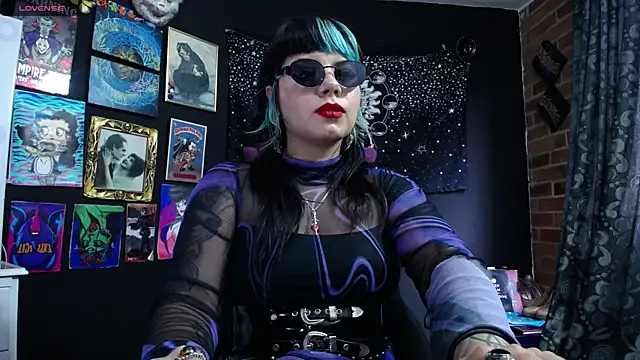 Snapshot of Yourmadame_P chatting on 03/18/25, 07:42 Yourmadame P online show from 03/18/25, 07:42