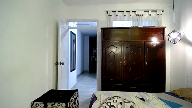 ivonne  hott1 online show from 02/25/25, 11:22