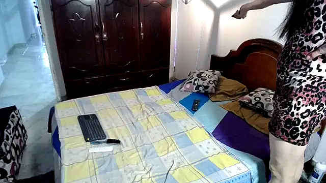 ivonne  hott1 online show from 03/01/25, 08:42