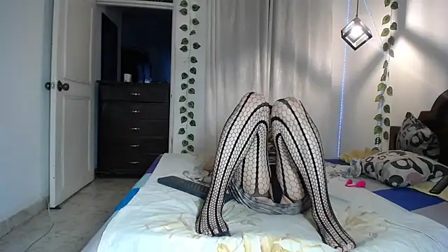 ivonne  hott1 online show from 02/25/26, 10:19