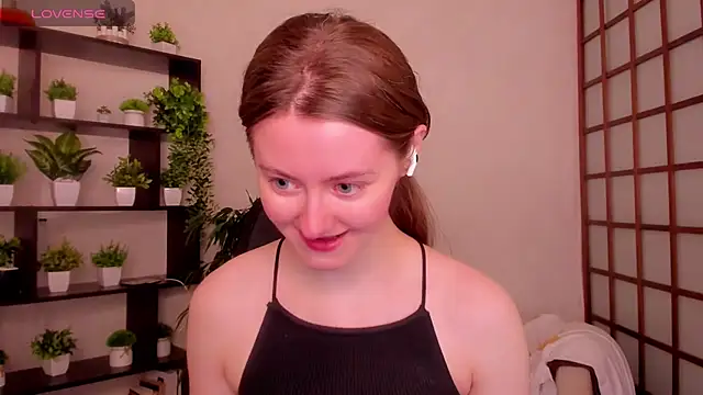 Snapshot of KateCuddle chatting on 05/04/26, 02:07 KateCuddle online show from 05/04/26, 02:07